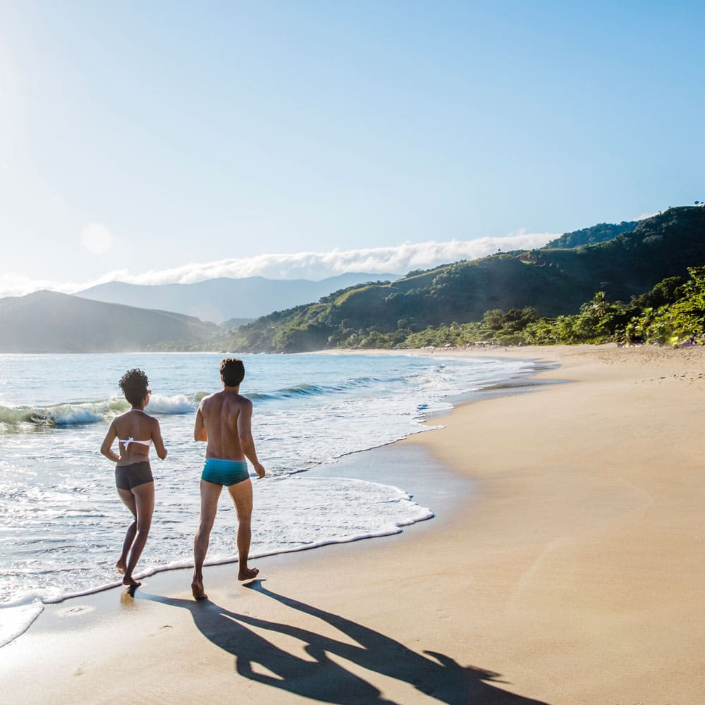 couple jogging along shoreline - Stem Cells Costa Rica