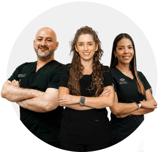 Medical team at Stem Cells Transplant Institute in Escazú, Costa Rica: Andrés Alpízar MQC (Chief Laboratory Manager), Heidy Chaves MD (Medical Officer), and Priscilla Arroyo RN (Chief Nursing Officer)